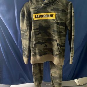 Abercrombie Kids sweat suit size 5/6